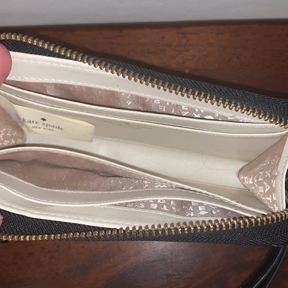 KATE SPADE BNWT BEAUTIFUL BLACK PATENT LEATHER WRISTLET - Picture 7 of 11